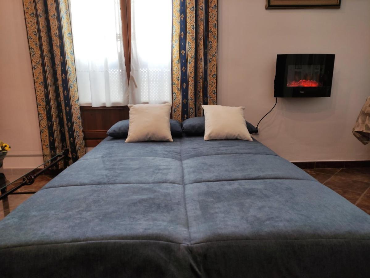 Entretorres. Casa-Duplex En Centro Historico. Apartment Кармона Екстериор снимка
